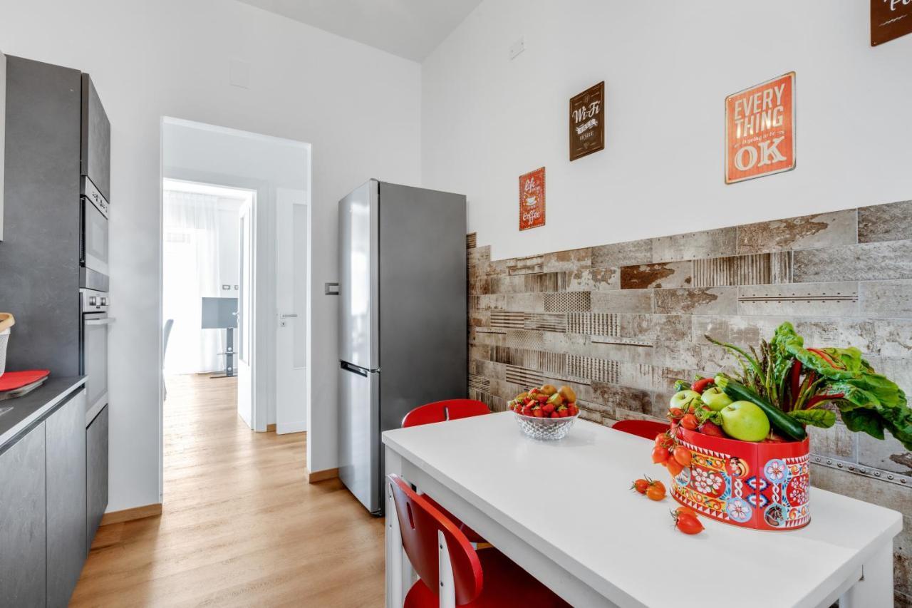 Residenza Dei Poeti - Roomy And Modern Flat Palermo Bagian luar foto