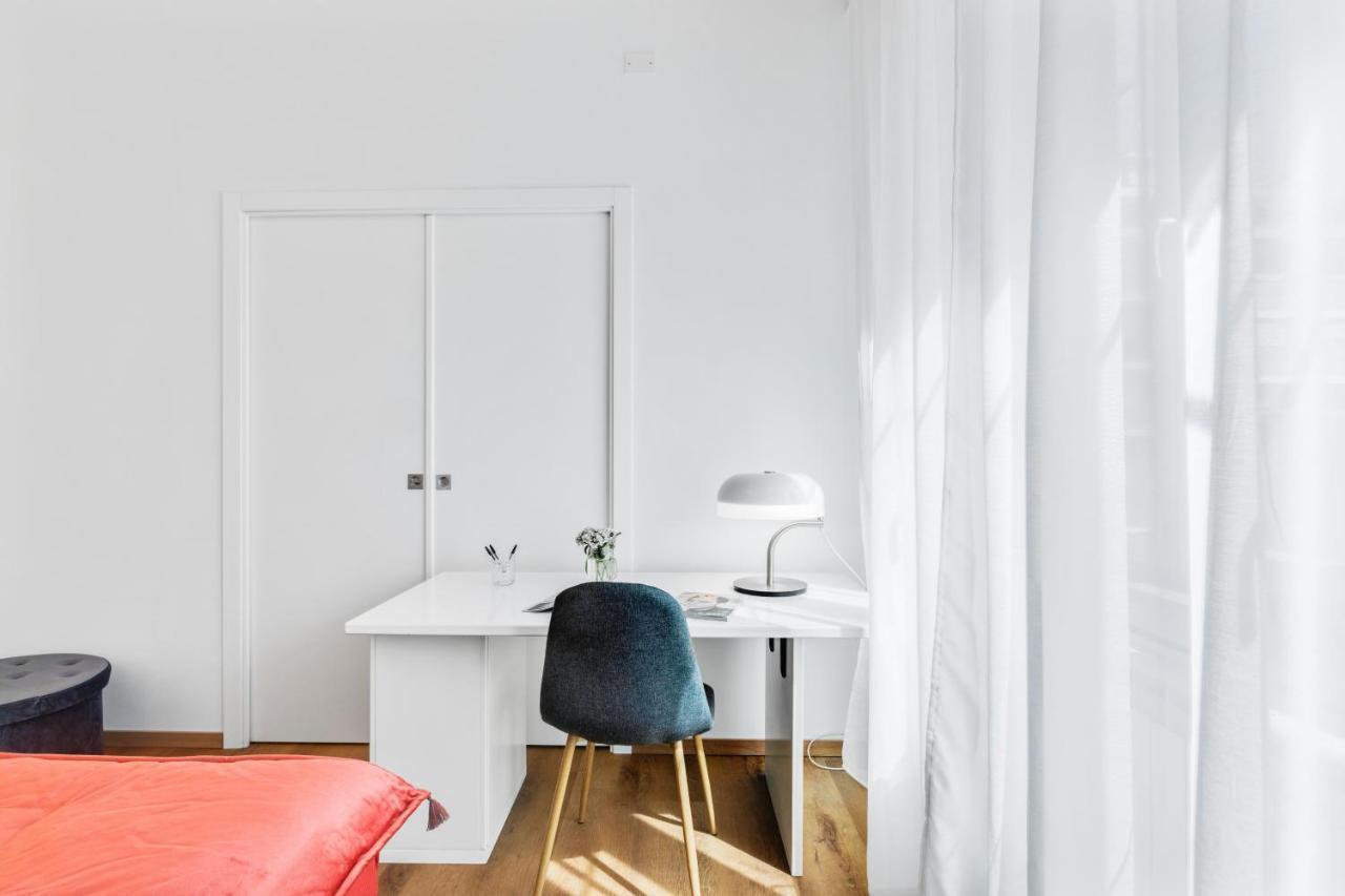 Residenza Dei Poeti - Roomy And Modern Flat Palermo Bagian luar foto