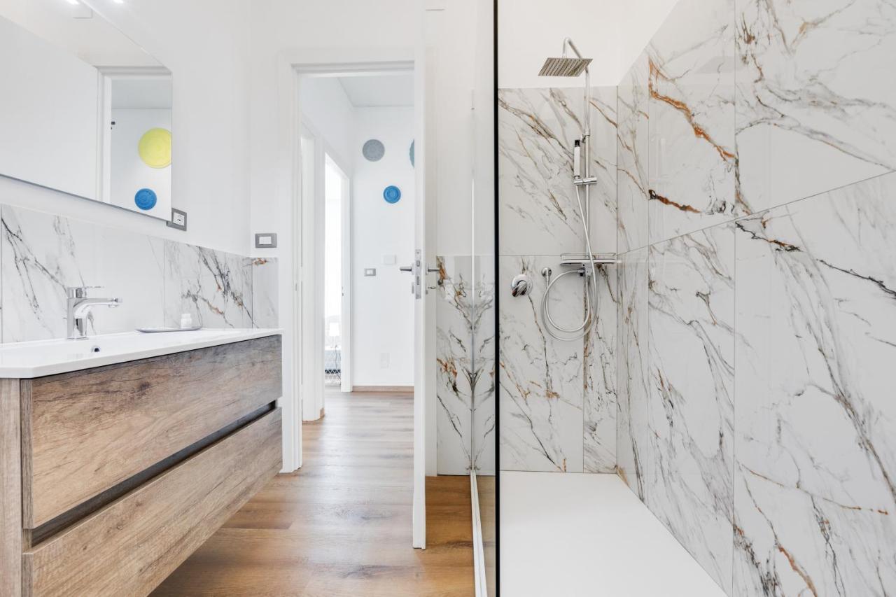 Residenza Dei Poeti - Roomy And Modern Flat Palermo Bagian luar foto