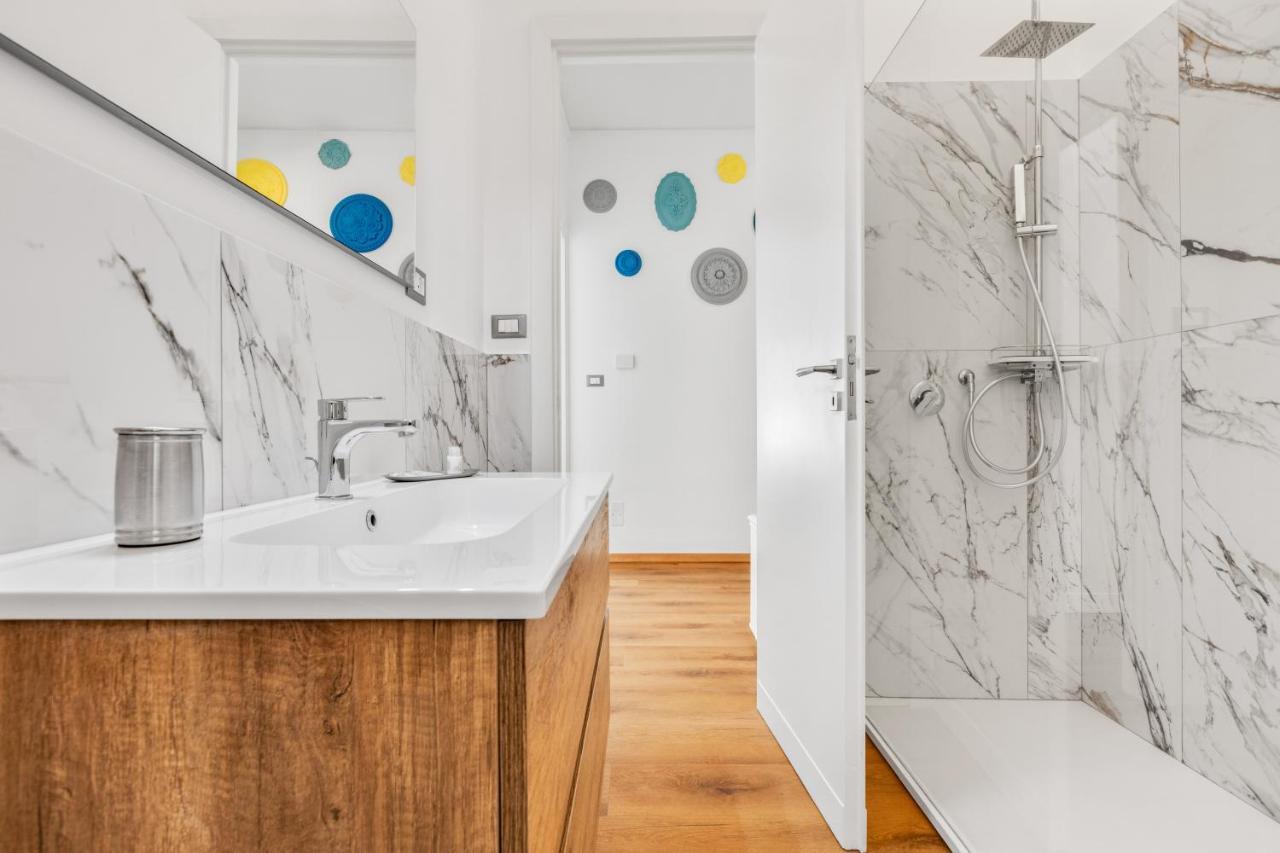 Residenza Dei Poeti - Roomy And Modern Flat Palermo Bagian luar foto