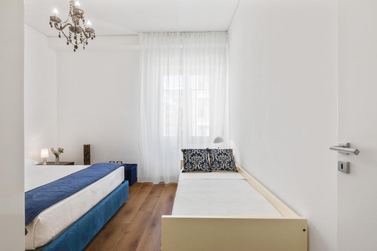 Residenza Dei Poeti - Roomy And Modern Flat Palermo Bagian luar foto