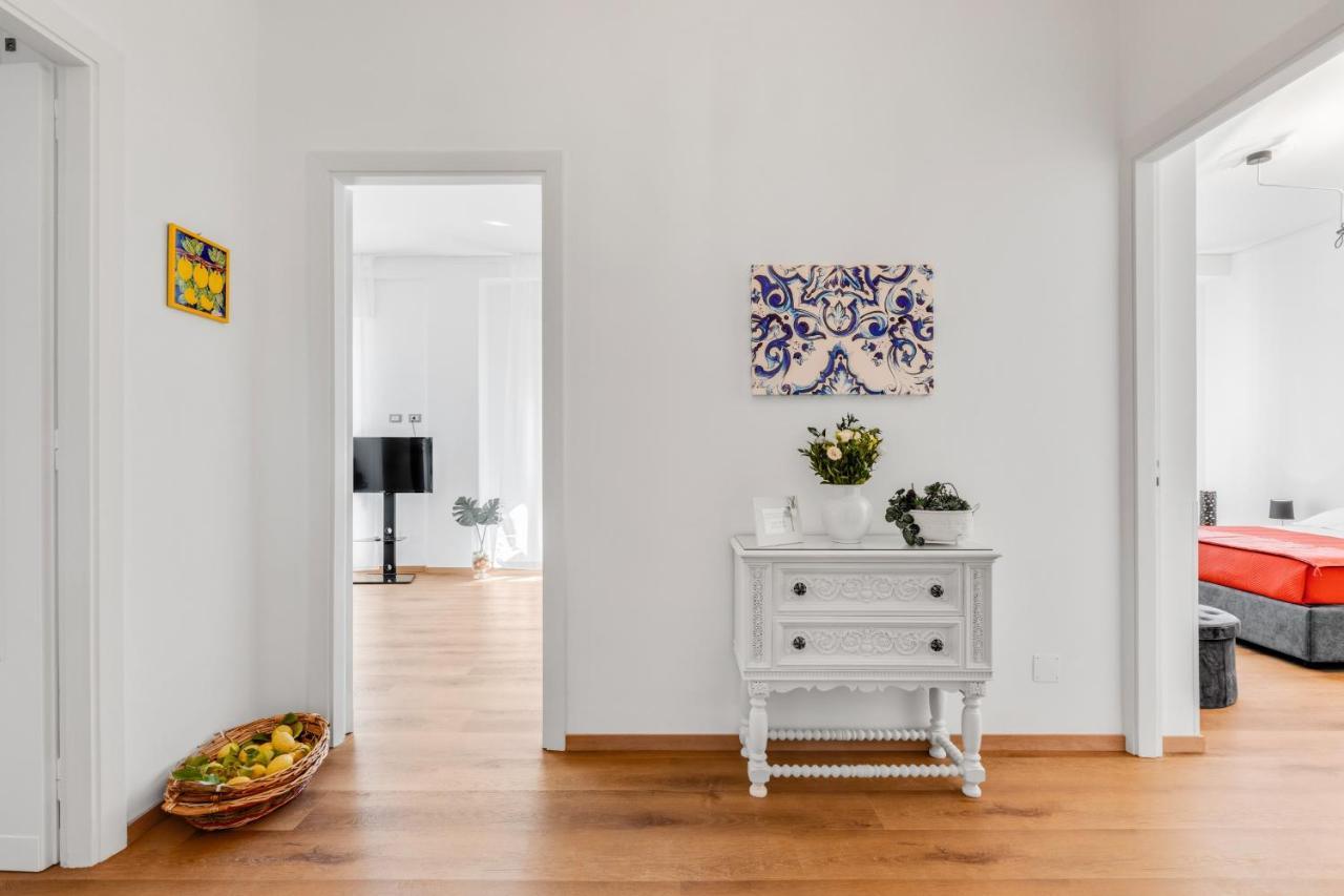 Residenza Dei Poeti - Roomy And Modern Flat Palermo Bagian luar foto
