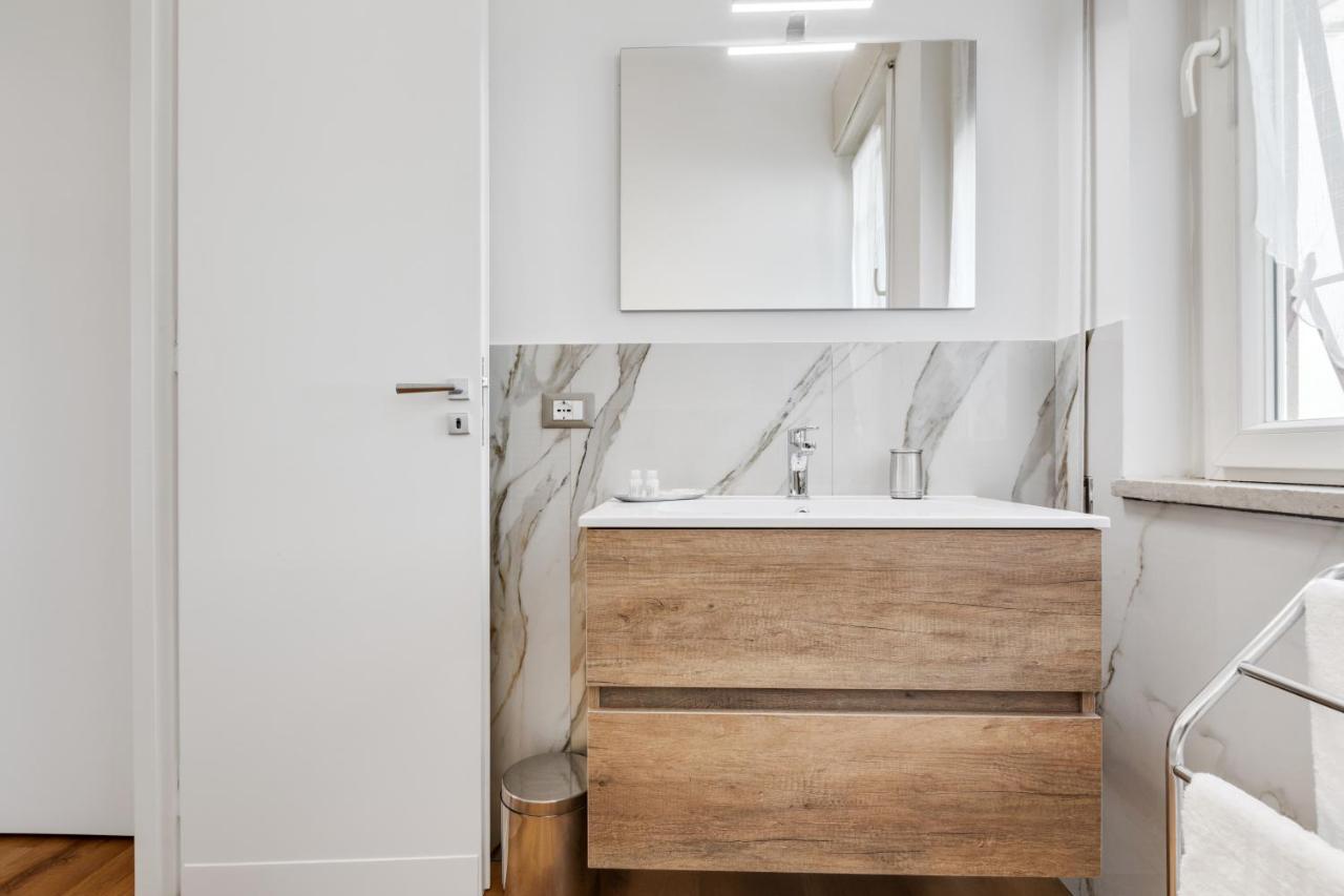Residenza Dei Poeti - Roomy And Modern Flat Palermo Bagian luar foto
